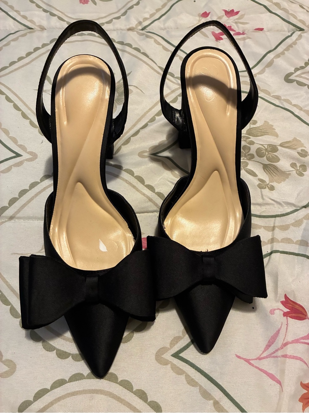 Jessica Simpson Black Pointed-Toe Slingback Heels with Bow